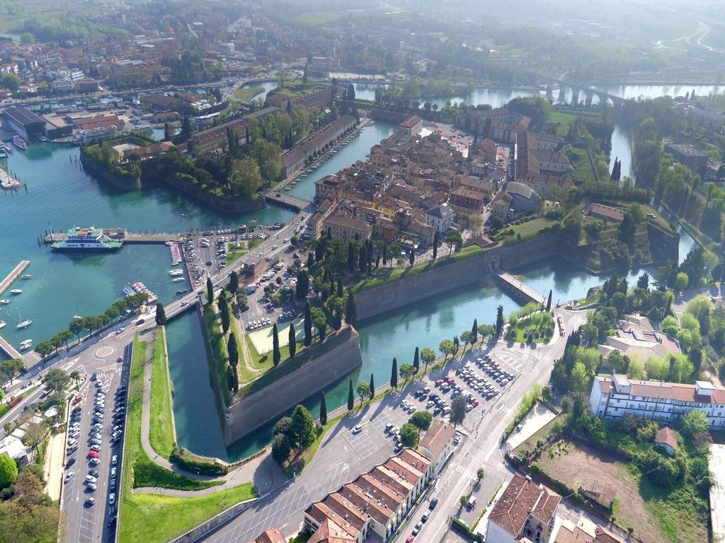 Lake Garda Lovers Peschiera del Garda Bagian luar foto